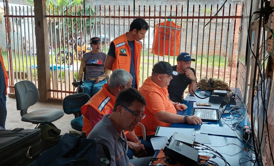Radioamadores voluntários treinam protocolos em simulado de comunicação