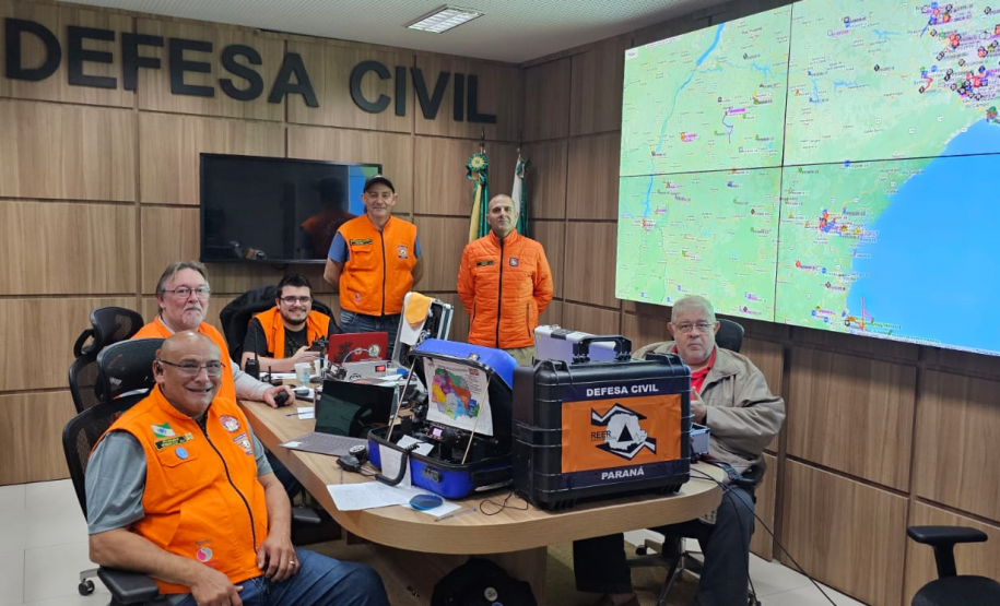 Radioamadores voluntários treinam protocolos em simulado de comunicação