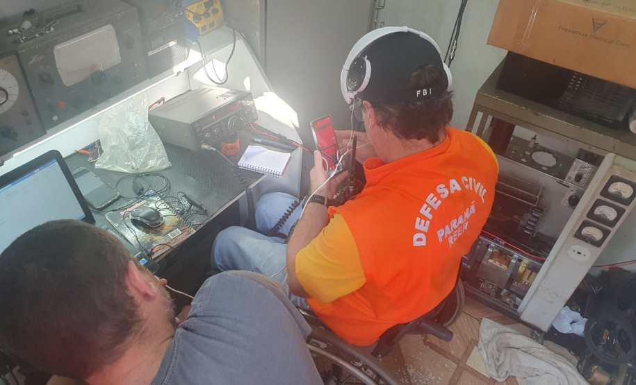 Radioamadores voluntários treinam protocolos em simulado de comunicação