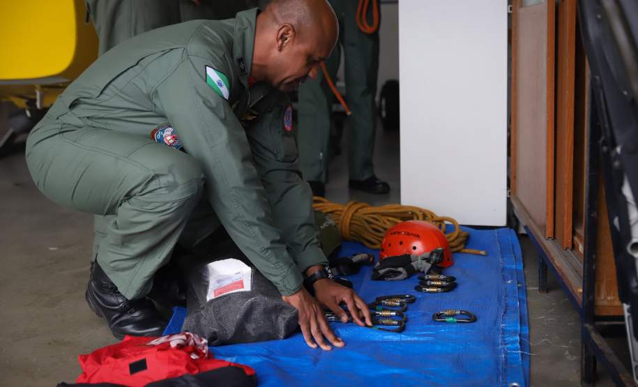 Paraná envia helicóptero para auxiliar atendimento em Santa Catarina