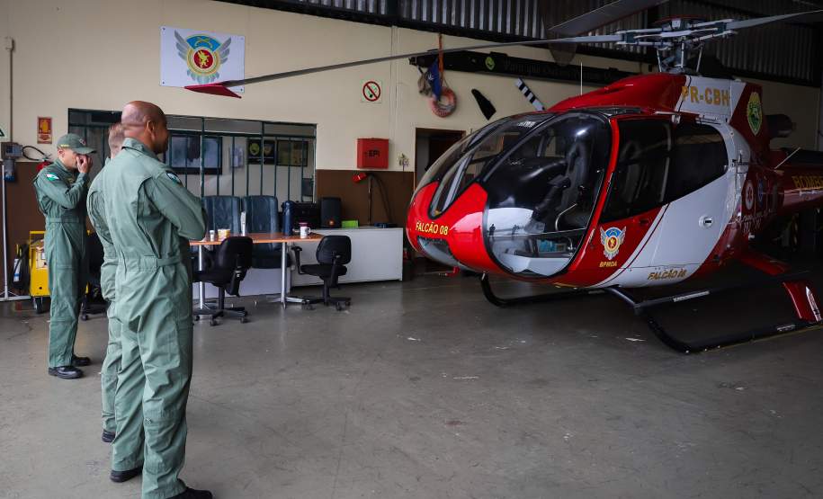 Paraná envia helicóptero para auxiliar atendimento em Santa Catarina