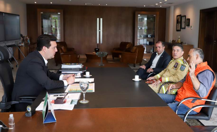 Governador anuncia medidas para apoiar cidades e empresas atingidas pelas chuvas