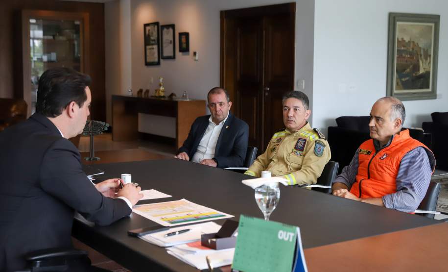 Governador anuncia medidas para apoiar cidades e empresas atingidas pelas chuvas