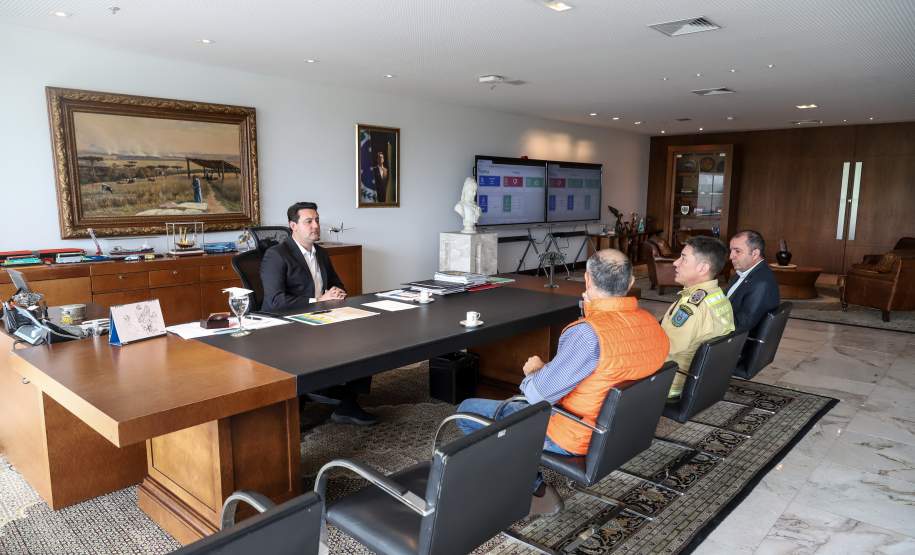 Governador anuncia medidas para apoiar cidades e empresas atingidas pelas chuvas