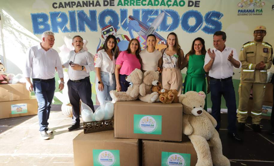 Campanha Paraná Piá distribui brinquedos a crianças dos 399 municípios do Estado