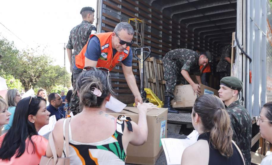 Campanha Paraná Piá distribui brinquedos a crianças dos 399 municípios do Estado
