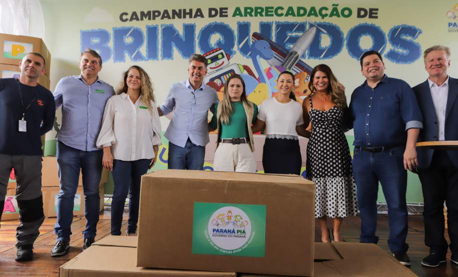 Campanha Paraná Piá distribui brinquedos a crianças dos 399 municípios do Estado