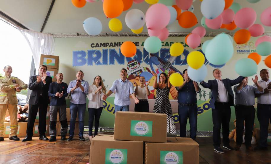Campanha Paraná Piá distribui brinquedos a crianças dos 399 municípios do Estado