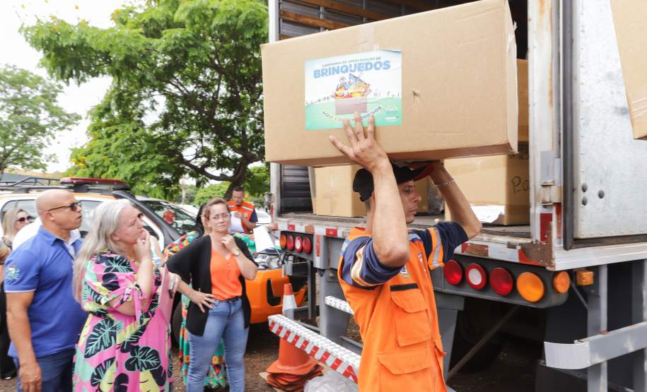 Campanha Paraná Piá distribui brinquedos a crianças dos 399 municípios do Estado