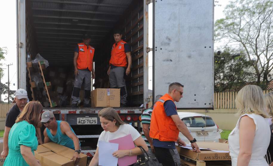 Campanha Paraná Piá distribui brinquedos a crianças dos 399 municípios do Estado