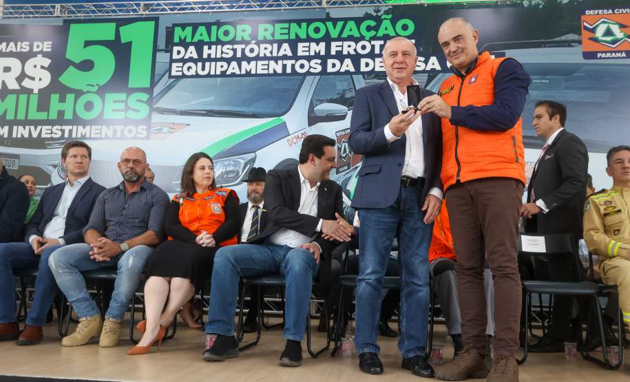 Governador entrega R$ 52 milhões em veículos e equipamentos à Defesa Civil