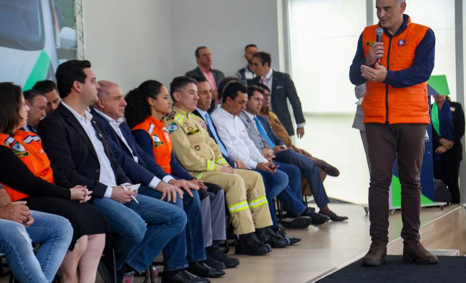 Governador entrega R$ 52 milhões em veículos e equipamentos à Defesa Civil