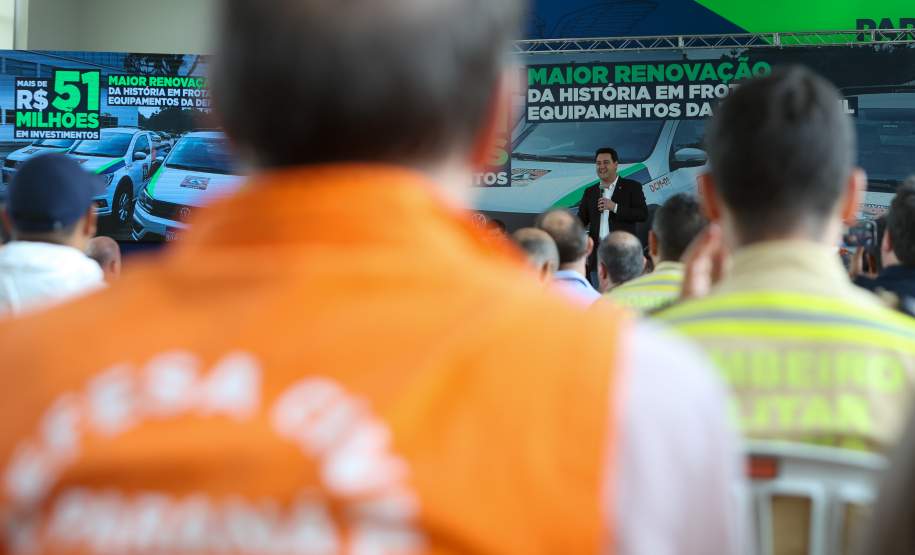 Governador entrega R$ 52 milhões em veículos e equipamentos à Defesa Civil