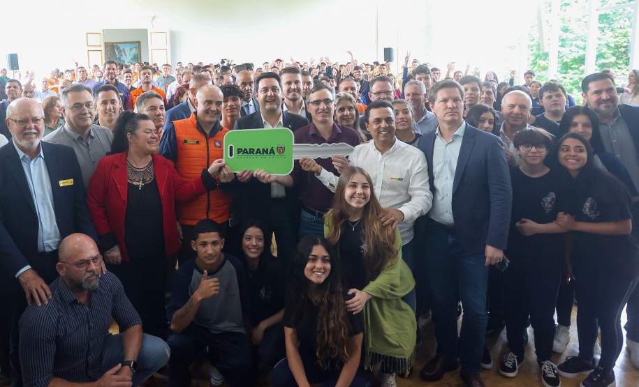 Governador entrega R$ 52 milhões em veículos e equipamentos à Defesa Civil