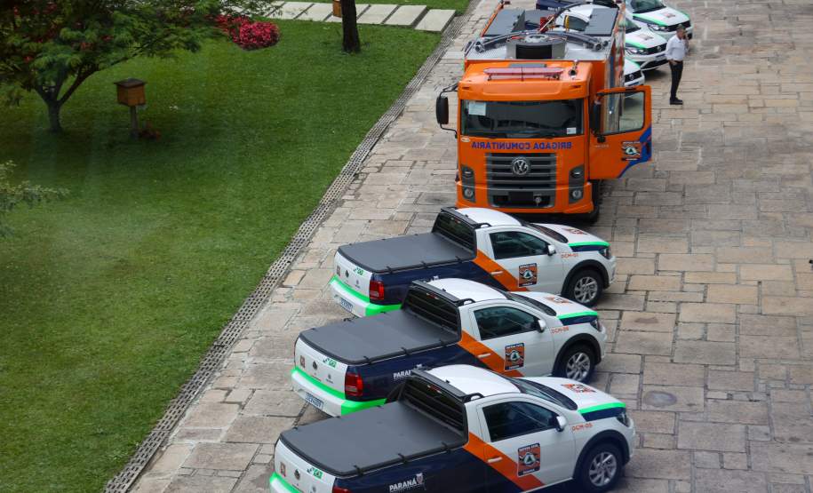 Governador entrega R$ 52 milhões em veículos e equipamentos à Defesa Civil