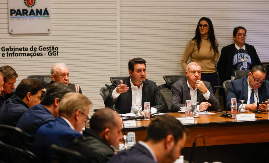 Estado mobiliza doação de 8 toneladas de frango por cooperativas; Defesa Civil entrega cestas básicas