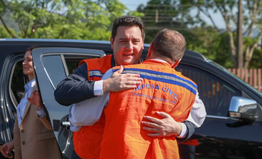 Em União da Vitória, governador Ratinho Junior anuncia pacote para auxílio às vítimas de enchentes