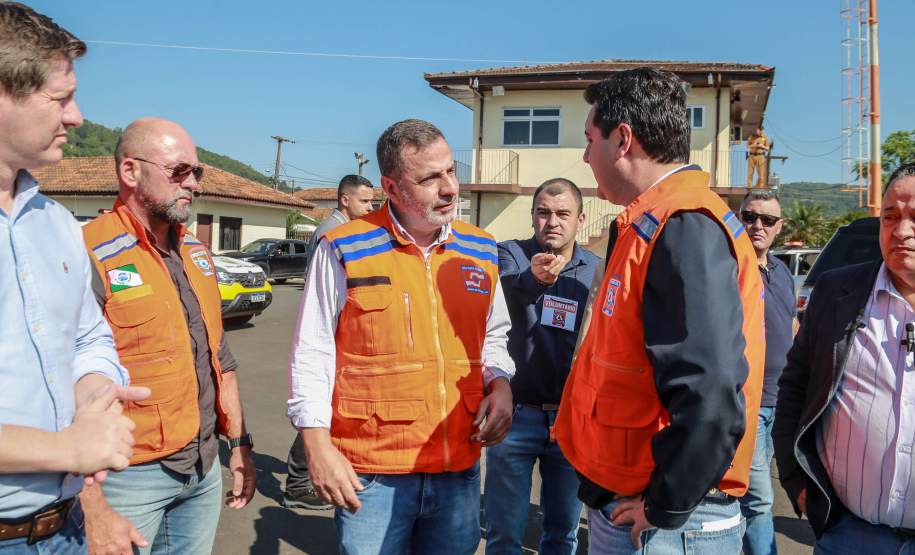 Em União da Vitória, governador Ratinho Junior anuncia pacote para auxílio às vítimas de enchentes