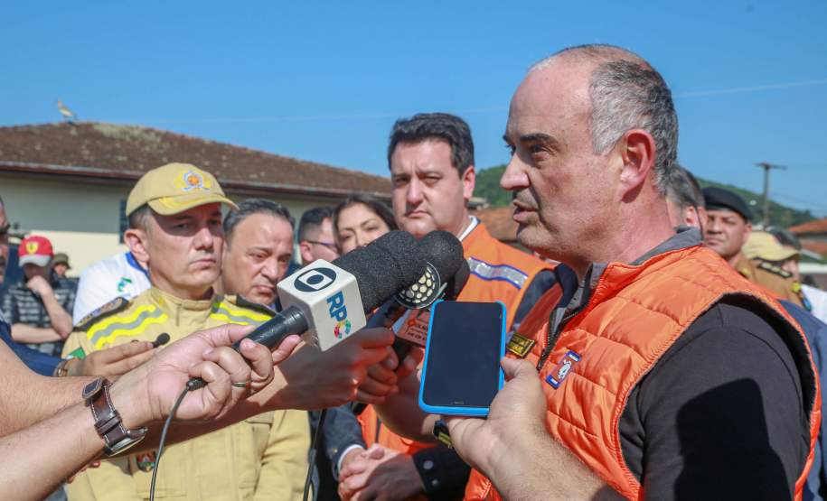 Em União da Vitória, governador Ratinho Junior anuncia pacote para auxílio às vítimas de enchentes