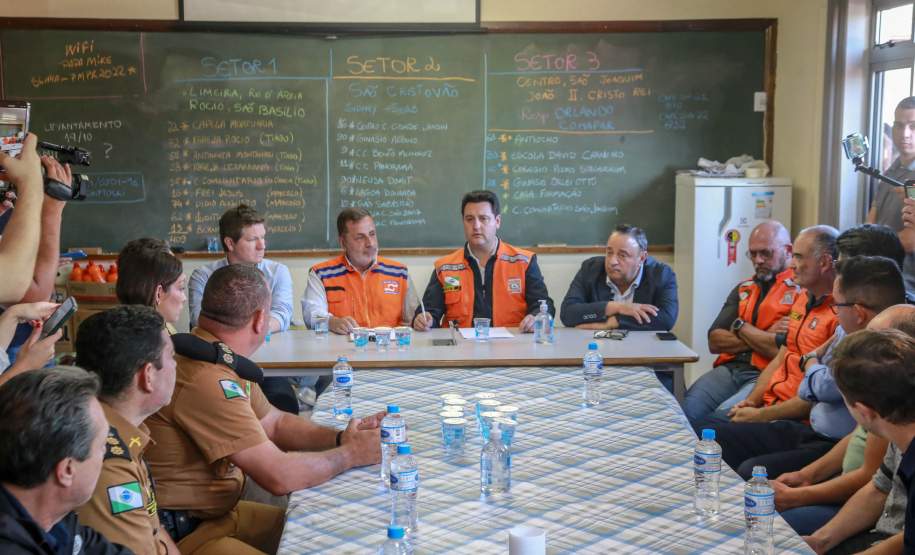 Em União da Vitória, governador Ratinho Junior anuncia pacote para auxílio às vítimas de enchentes