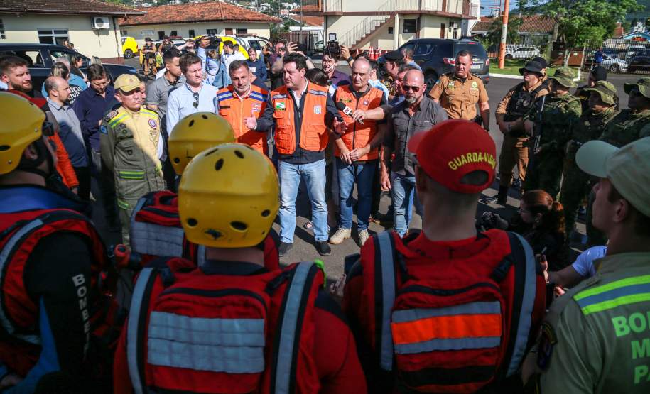 Em União da Vitória, governador Ratinho Junior anuncia pacote para auxílio às vítimas de enchentes