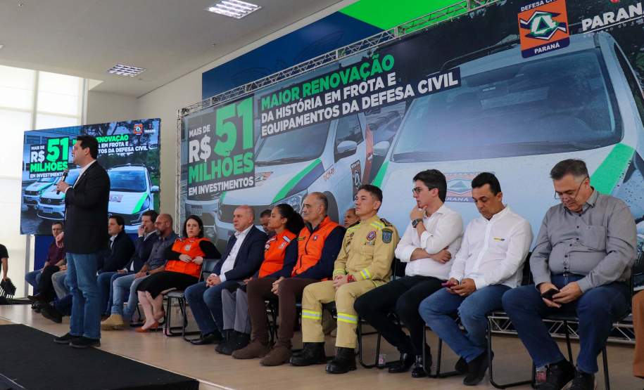 Governador entrega R$ 52 milhões em veículos e equipamentos à Defesa Civil