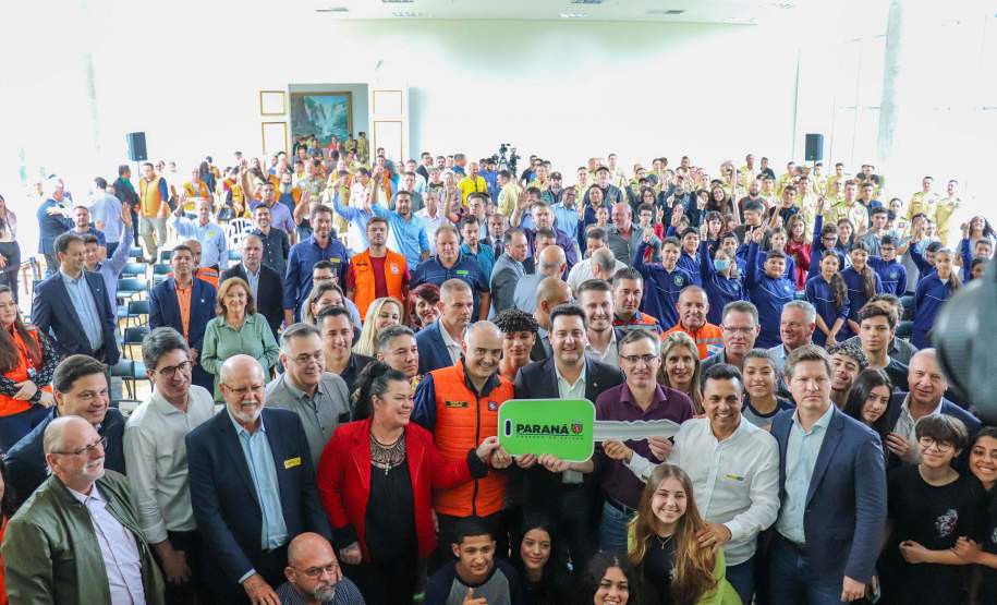 Governador entrega R$ 52 milhões em veículos e equipamentos à Defesa Civil