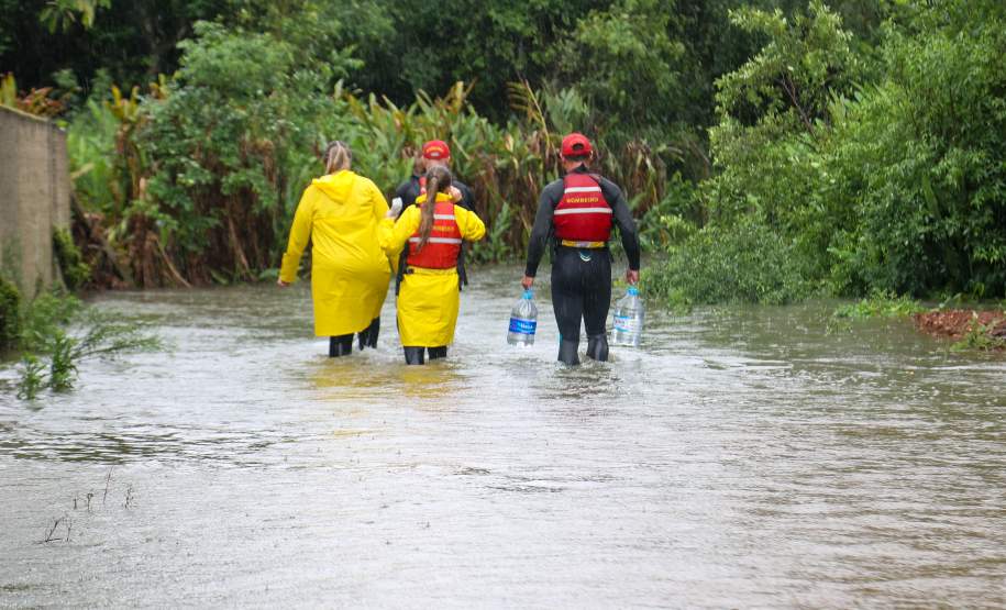 Estado auxilia nos atendimentos a famílias ilhadas em São Mateus do Sul