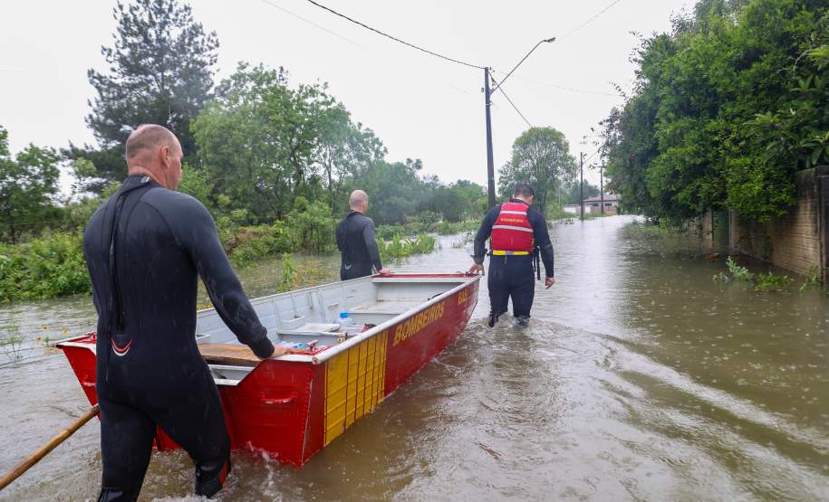 Estado auxilia nos atendimentos a famílias ilhadas em São Mateus do Sul