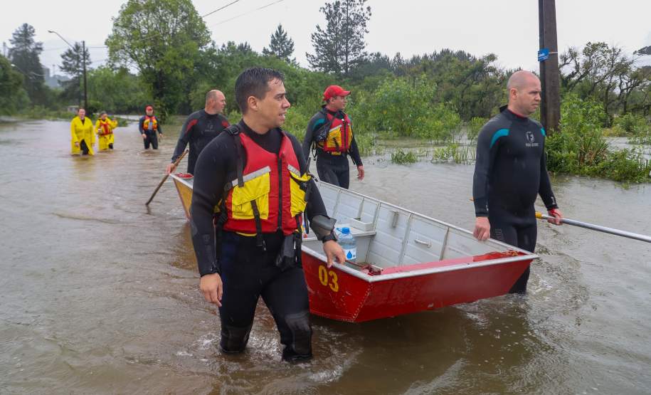 Estado auxilia nos atendimentos a famílias ilhadas em São Mateus do Sul