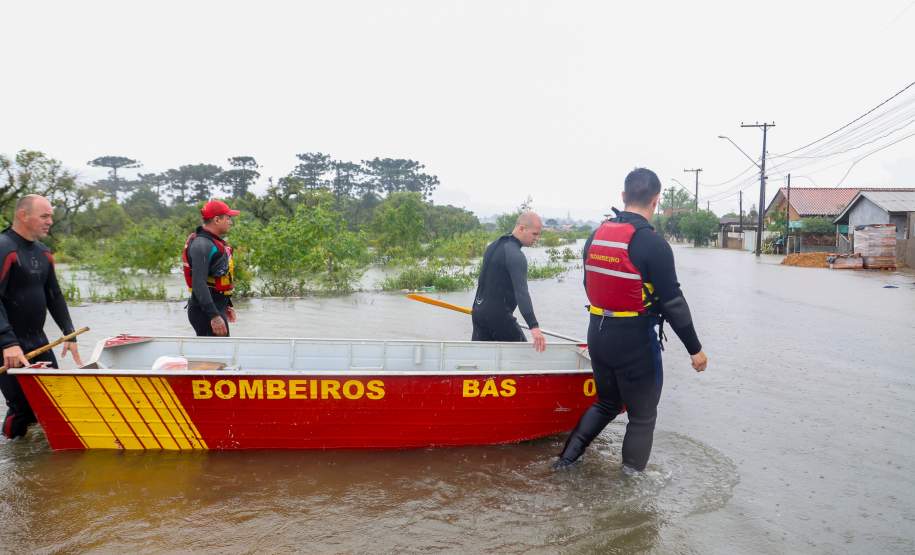 Estado auxilia nos atendimentos a famílias ilhadas em São Mateus do Sul