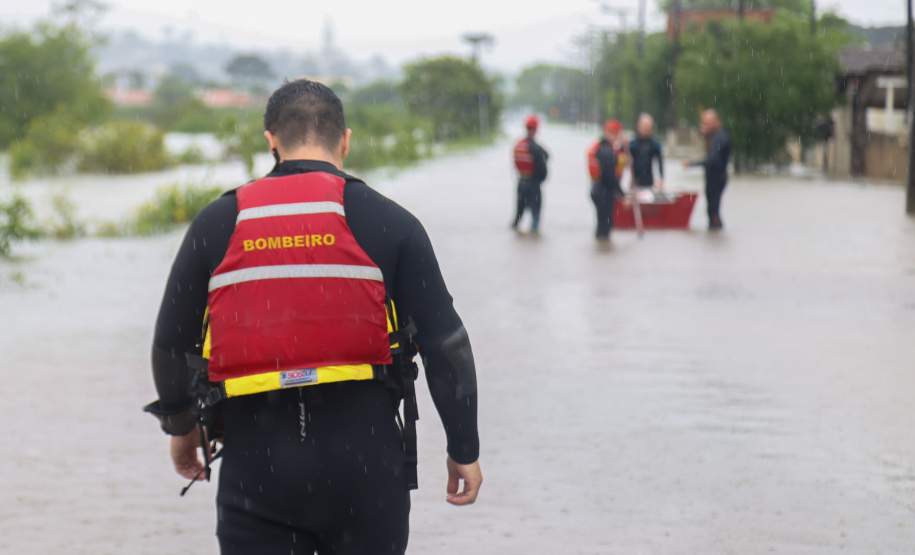 Estado auxilia nos atendimentos a famílias ilhadas em São Mateus do Sul