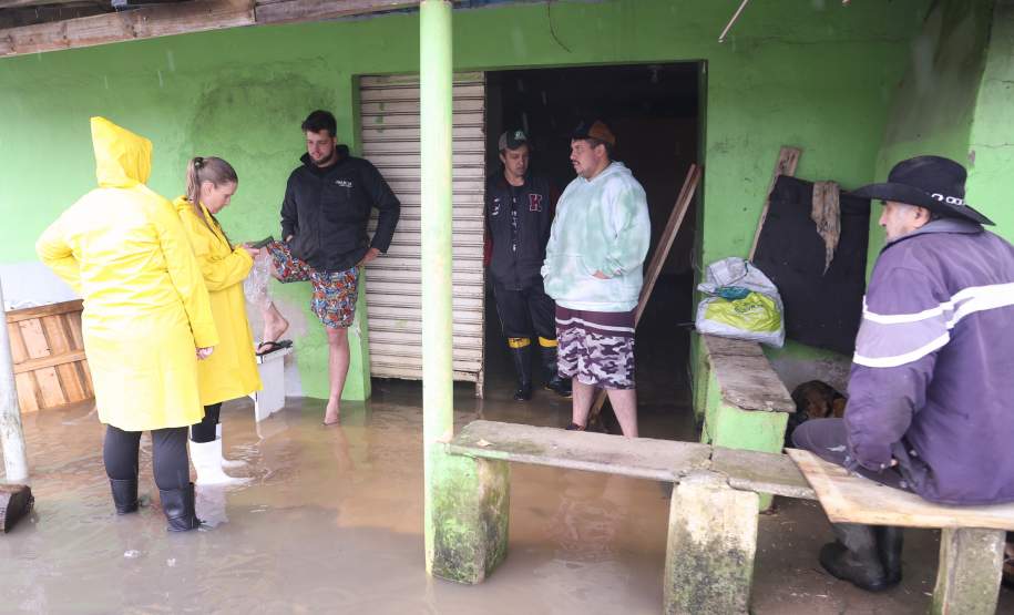 Estado auxilia nos atendimentos a famílias ilhadas em São Mateus do Sul