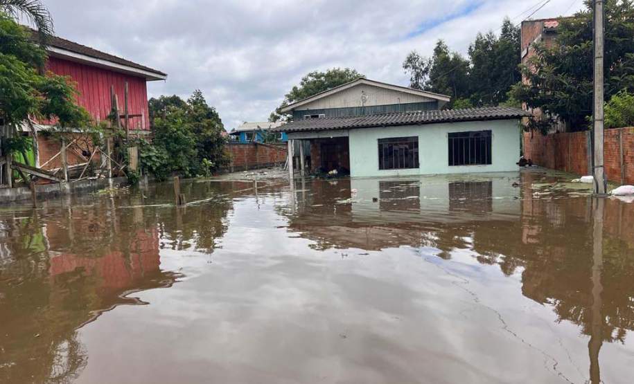 Paraná tem 13 municípios em situação de emergência e Estado atende famílias afetadas