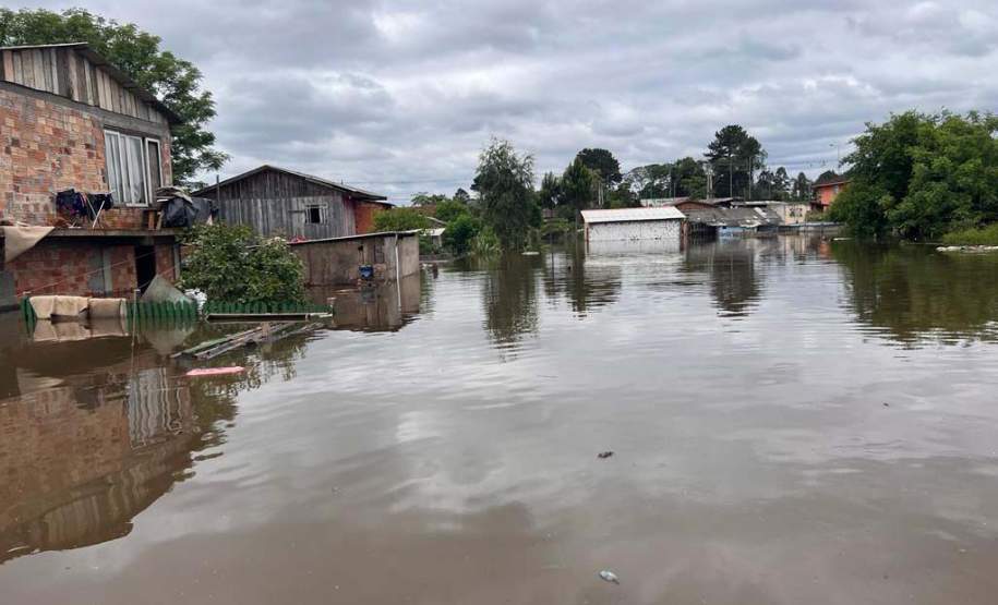 Paraná tem 13 municípios em situação de emergência e Estado atende famílias afetadas