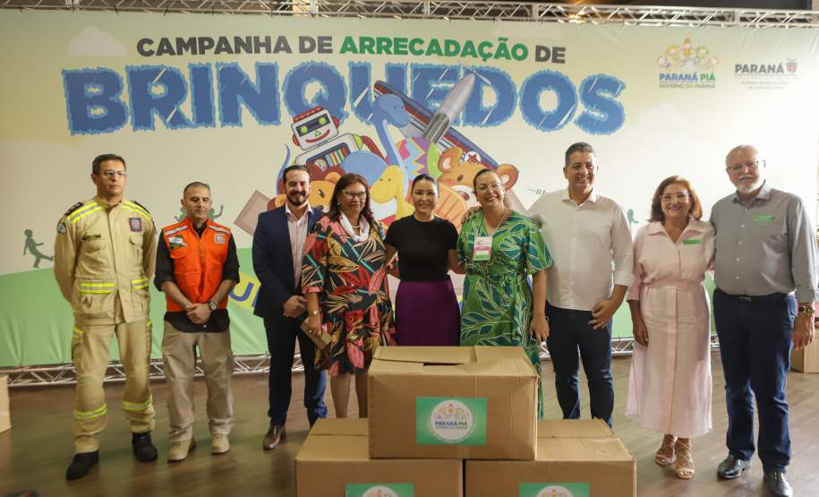 Campanha Paraná Piá distribui brinquedos a crianças dos 399 municípios do Estado