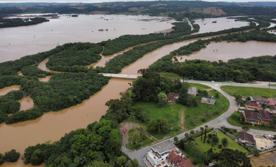 Paraná tem 13 municípios em situação de emergência e Estado atende famílias afetadas