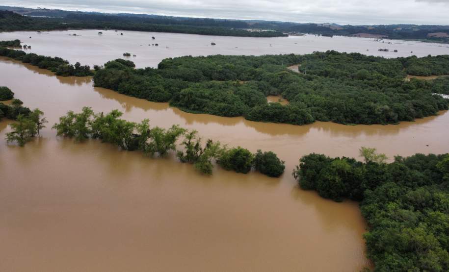Paraná tem 13 municípios em situação de emergência e Estado atende famílias afetadas