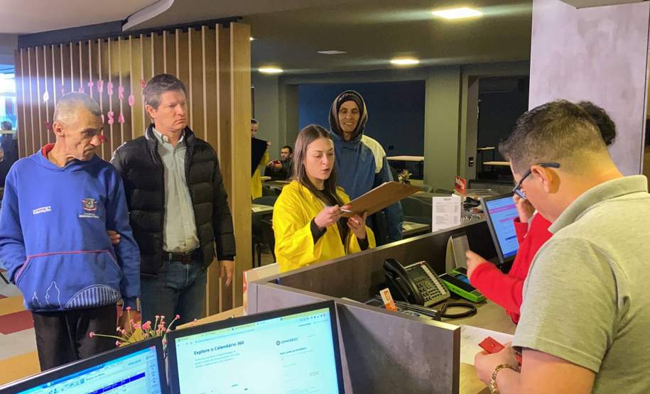 Primeiras famílias desabrigadas pelas chuvas começam a ser acolhidas em hotel