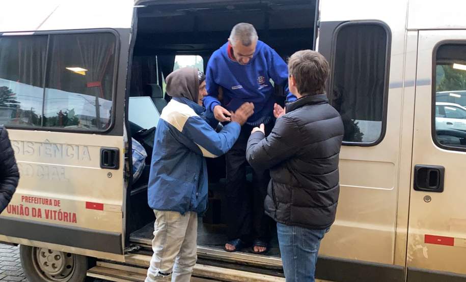 Primeiras famílias desabrigadas pelas chuvas começam a ser acolhidas em hotel