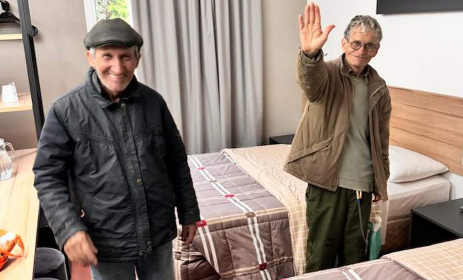 Primeiras famílias desabrigadas pelas chuvas começam a ser acolhidas em hotel