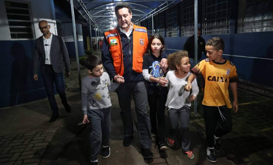 Governador visita São Mateus do Sul, uma das cidades mais afetadas pelas chuvas