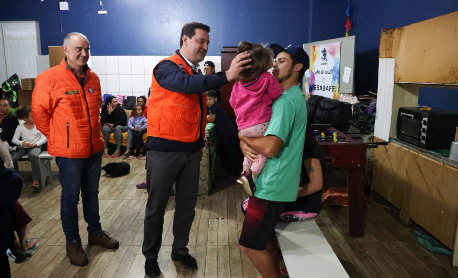 Governador visita São Mateus do Sul, uma das cidades mais afetadas pelas chuvas