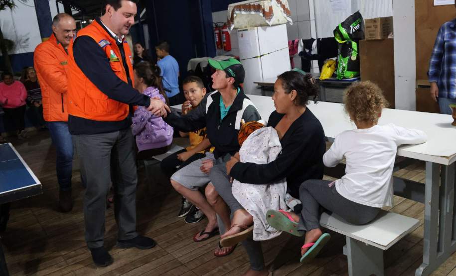 Governador visita São Mateus do Sul, uma das cidades mais afetadas pelas chuvas