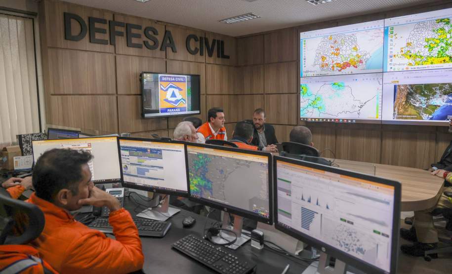 Governador libera R$ 1,6 milhão para apoio imediato a desabrigados e desalojados pelas chuvas no Paraná