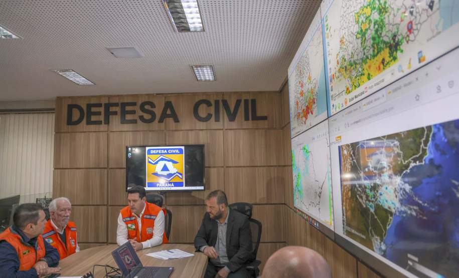 Governador libera R$ 1,6 milhão para apoio imediato a desabrigados e desalojados pelas chuvas no Paraná
