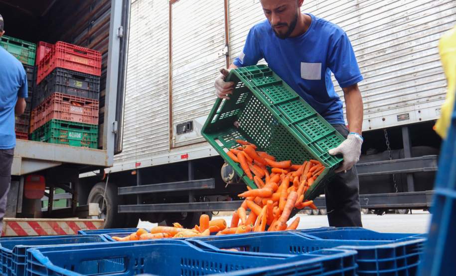 Ceasa-PR envia mais de 25 toneladas de alimentos para cidades afetadas pelas chuvas