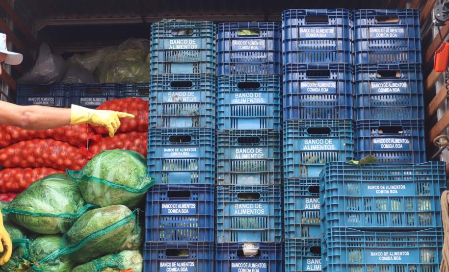 Ceasa-PR envia mais de 25 toneladas de alimentos para cidades afetadas pelas chuvas