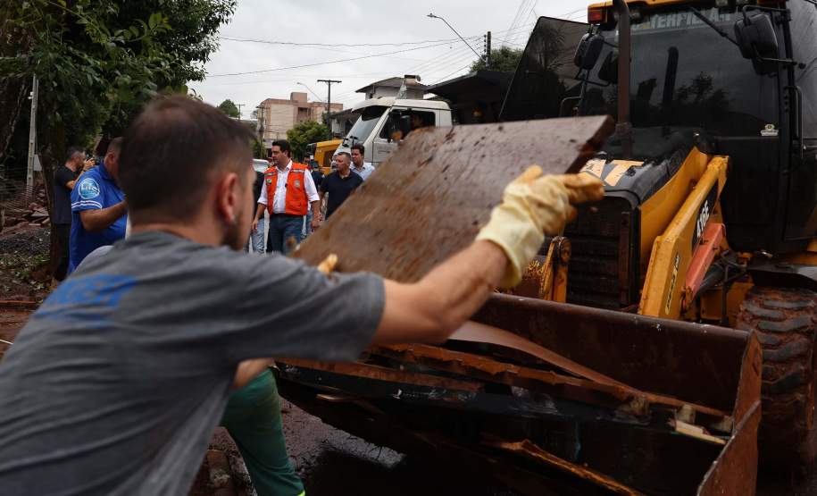 Governador acompanha atendimento à população de Dois Vizinhos e reforça apoio a municípios