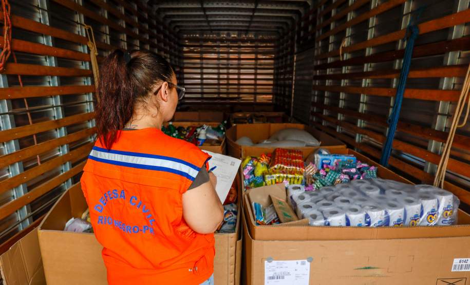 Campanha Juntos pelo Paraná entrega 64 mil itens a moradores afetados por chuvas